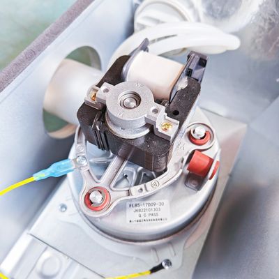 L1pb26-α τοποθετημένο ύφος 26Kw περιβλημάτων λεβήτων ζεστού νερού αερίου της Shell ανοξείδωτου (F4) τοίχος